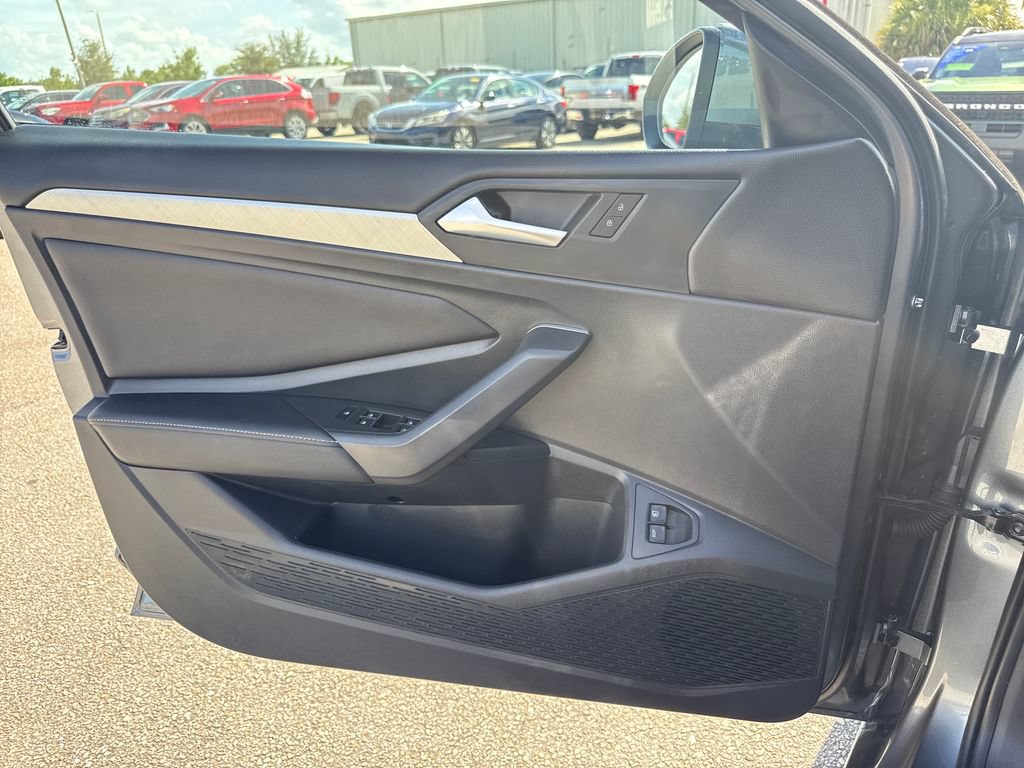 Used 2022 Volkswagen Jetta SE FWD image 12