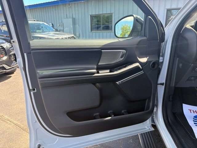 Certified 2025 Ford Expedition Platinum AWD/4WD image 17