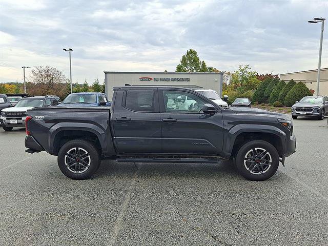Used 2025 Toyota Tacoma TRD Sport AWD/4WD image 26
