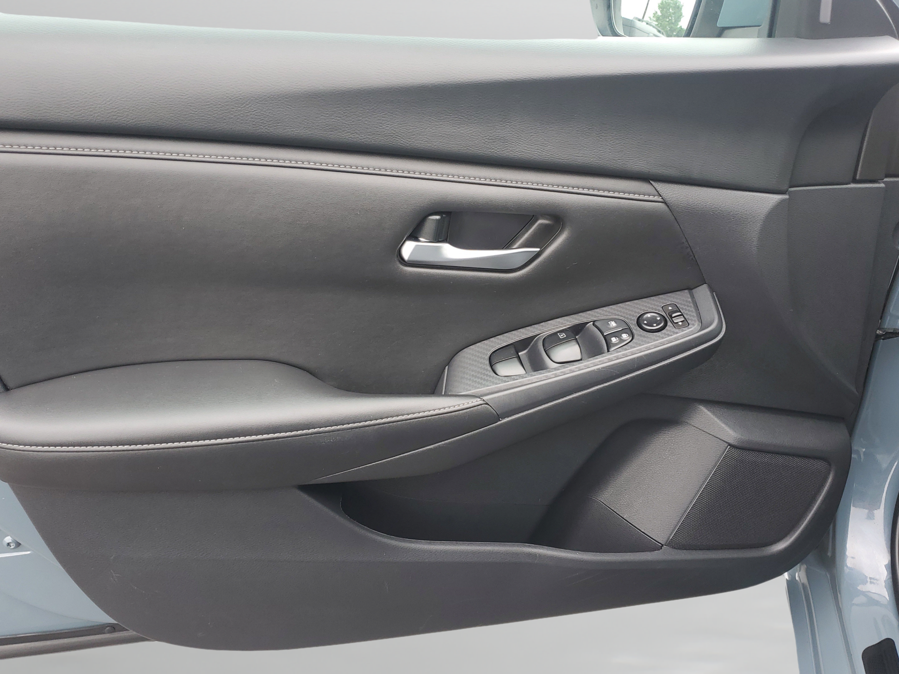 Used 2024 Nissan Sentra SV FWD image 17