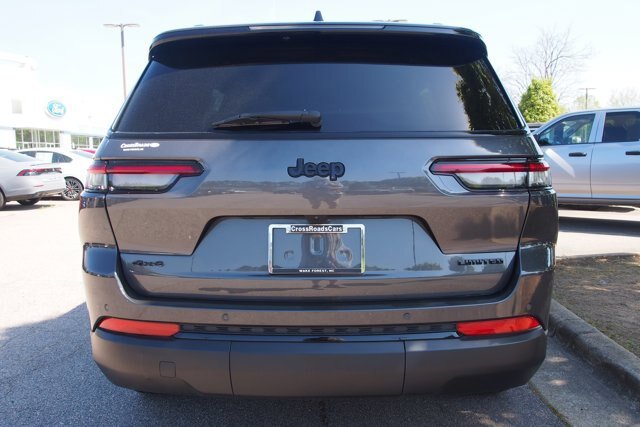 Used 2024 Jeep Grand Cherokee L Limited w/ Black Appearance Package AWD/4WD image 6