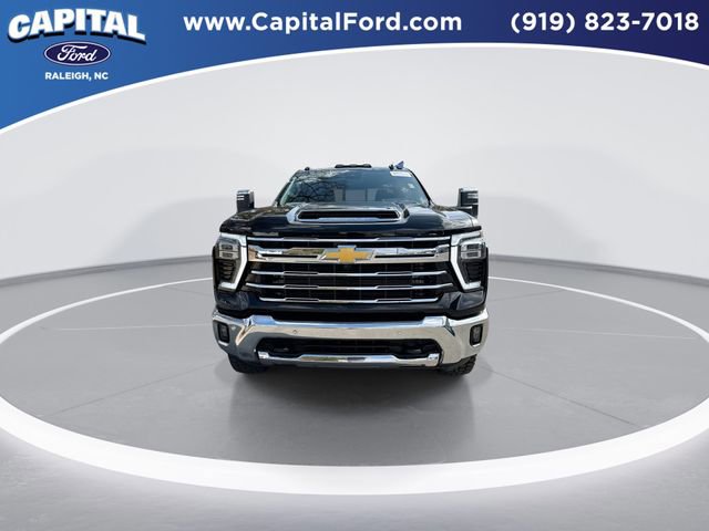 Used 2025 Chevrolet Silverado 2500 LTZ w/ LTZ Premium Package image 3