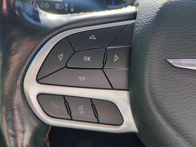 Used 2019 Chrysler Pacifica Touring-L FWD image 17