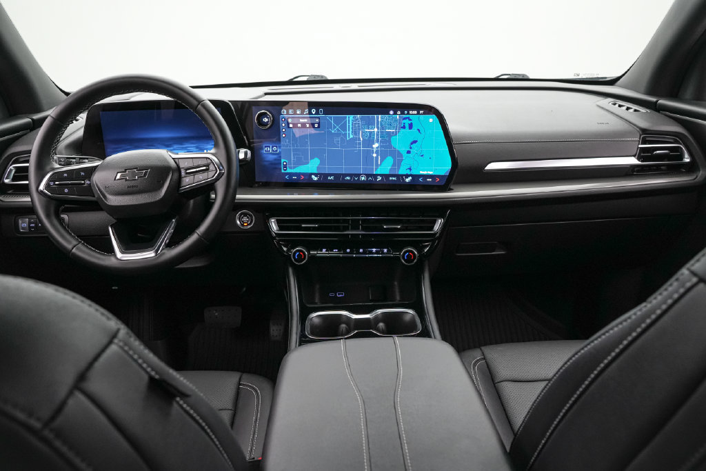 Used 2026 Chevrolet Traverse LT w/ Midnight/Sport Edition AWD/4WD image 14