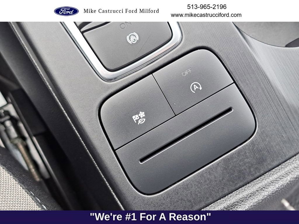 Certified 2022 Ford Escape SE w/ SE Sport Appearance Package image 16