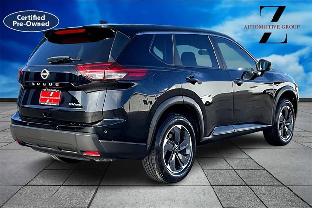 Used 2024 Nissan Rogue SV image 2