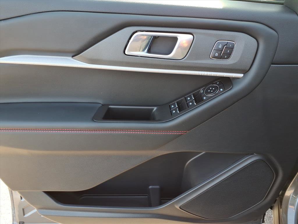 Certified 2025 Ford Explorer ST image 9