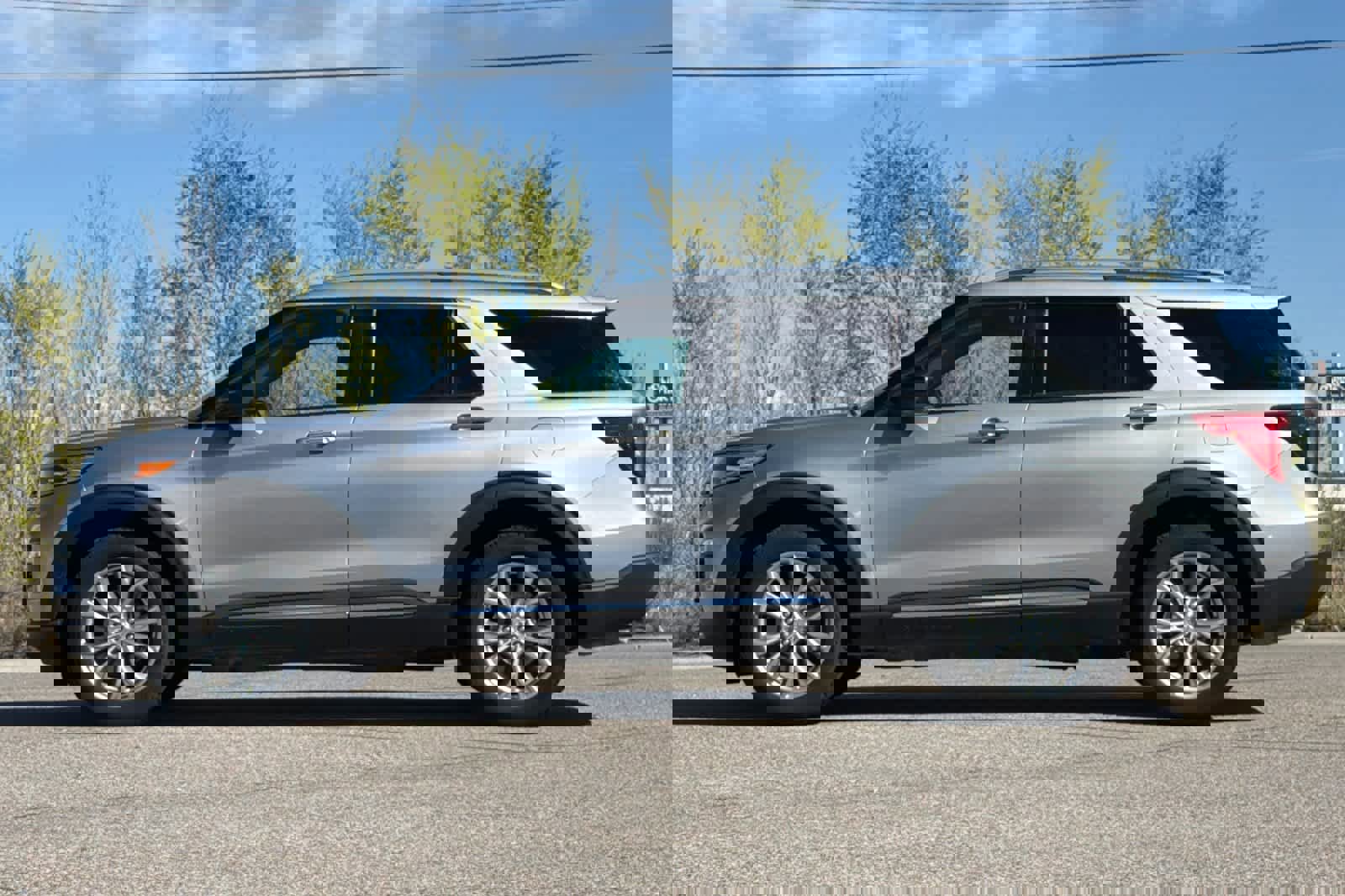 Certified 2023 Ford Explorer Limited image 2
