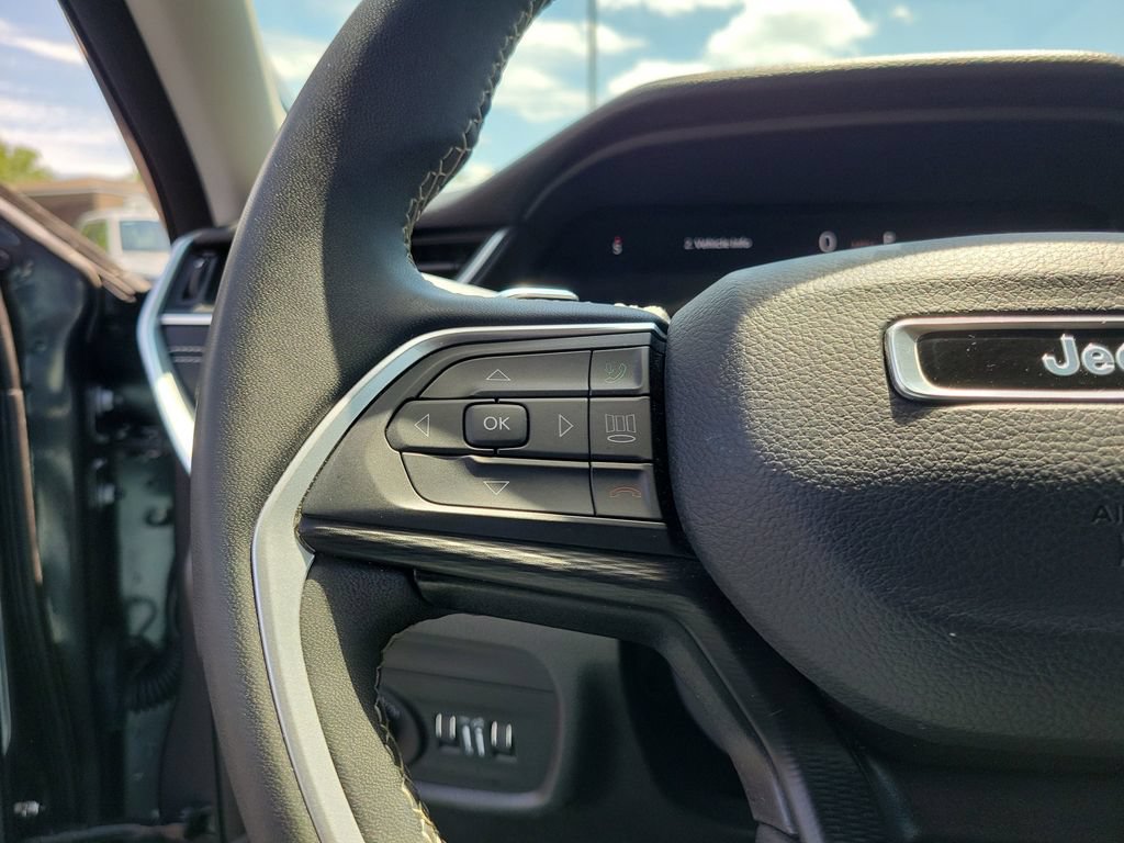 Used 2023 Jeep Grand Cherokee L Laredo AWD/4WD image 24