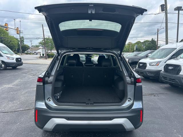 Used 2025 Volkswagen Tiguan SE AWD/4WD image 14