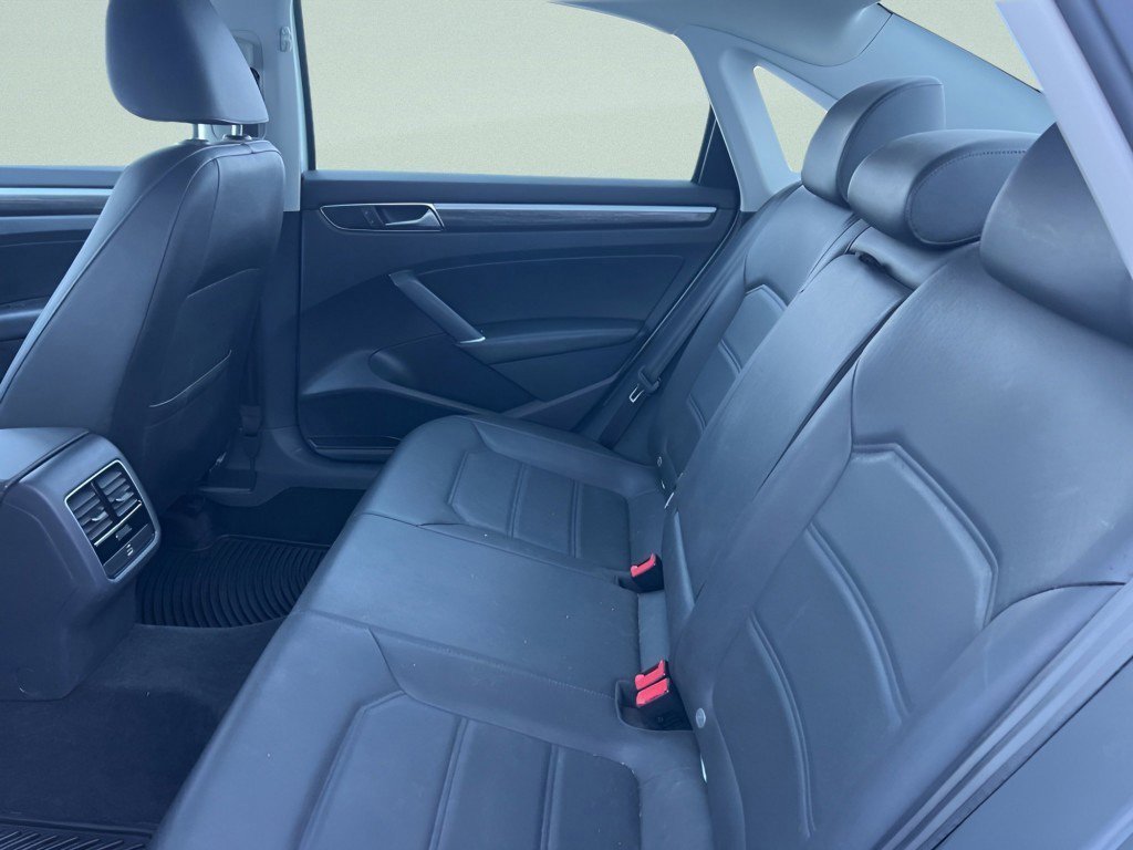 Used 2017 Volkswagen Passat 1.8T SE image 16