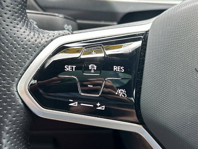 Used 2023 Volkswagen Tiguan SE R-Line FWD image 27