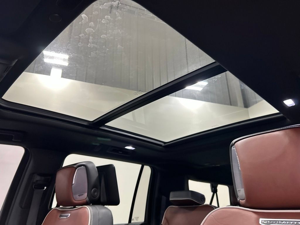 Used 2023 GMC Yukon XL Denali Ultimate AWD/4WD image 30