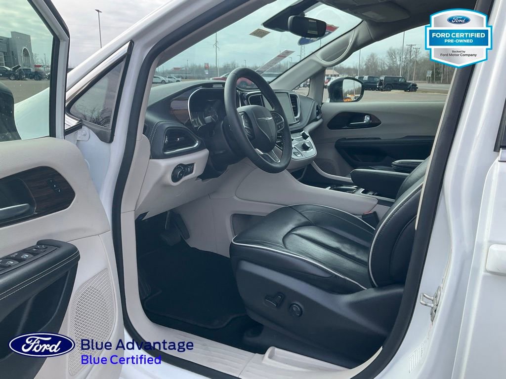 Used 2024 Chrysler Pacifica Limited image 19