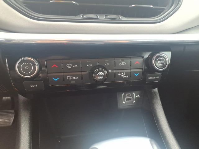 Used 2022 Jeep Compass Limited image 18