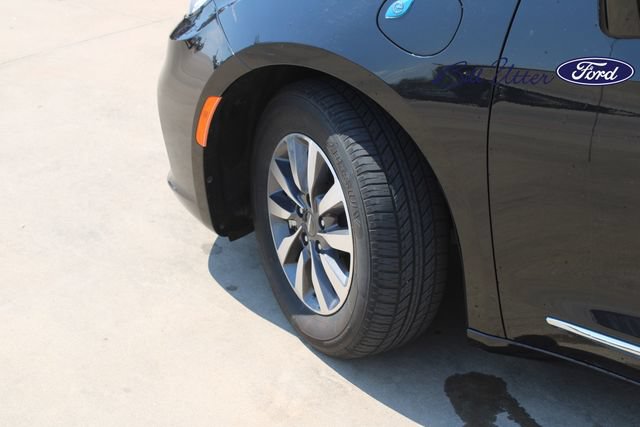 Used 2023 Chrysler Pacifica Limited FWD image 9