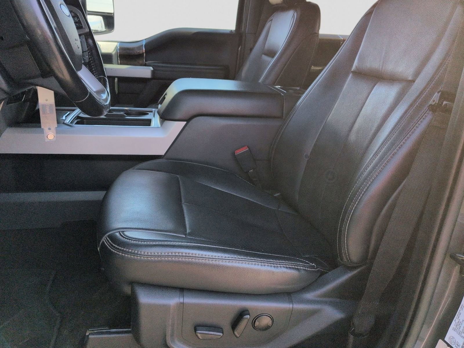 Certified 2022 Ford F250 Lariat w/ Black Appearance Package image 20