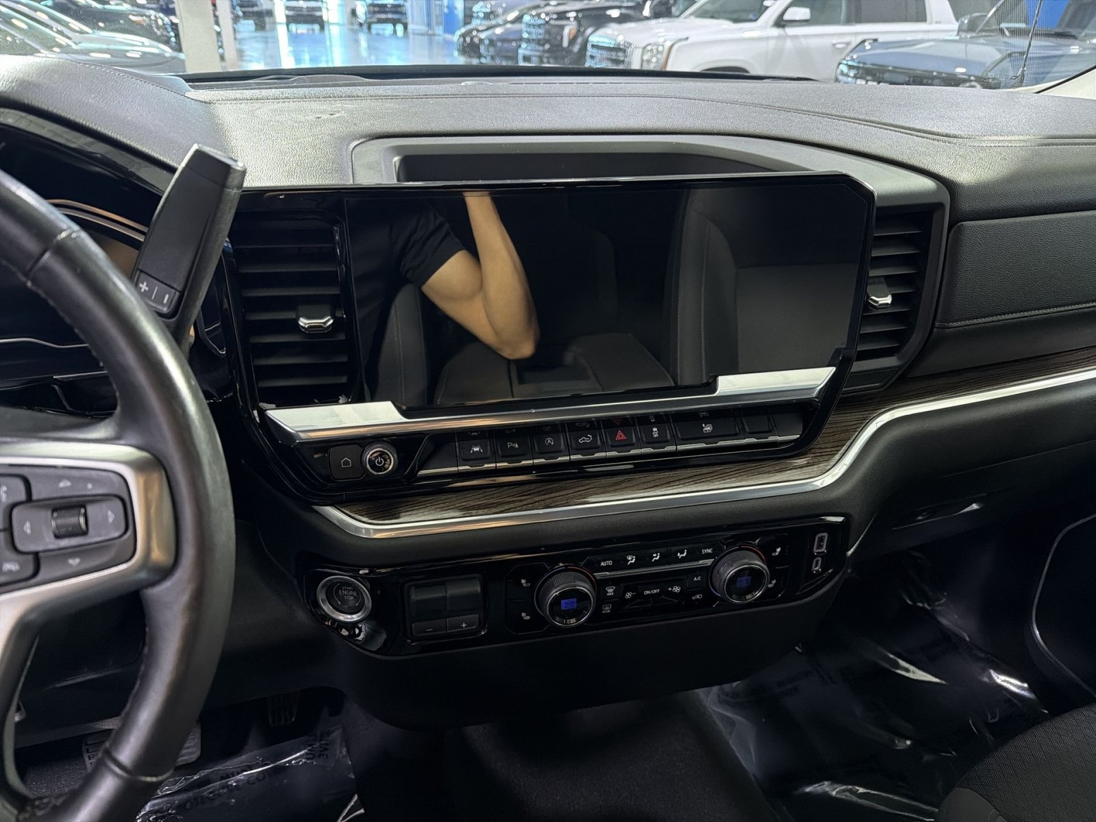 Used 2022 Chevrolet Silverado 1500 LT w/ Safety Package AWD/4WD image 19