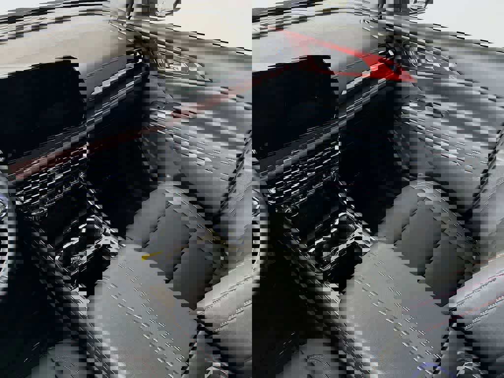 Used 2025 Chevrolet Traverse Z71 image 14