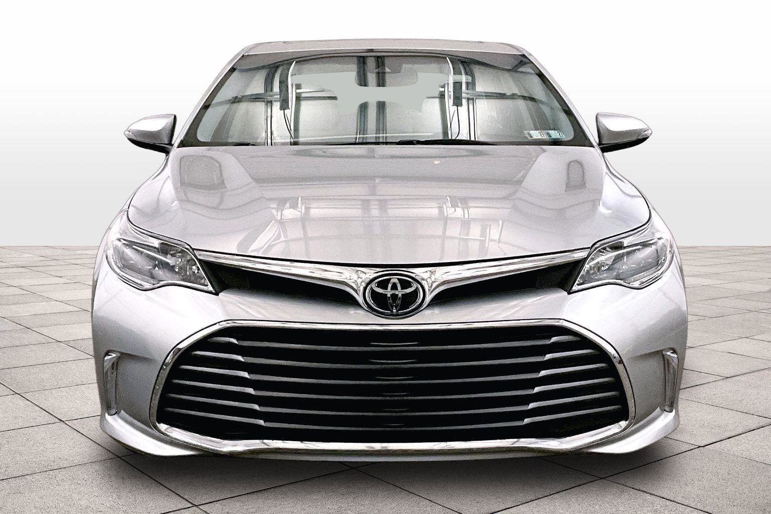 Used 2017 Toyota Avalon Limited w/ All Weather Liner Package image 3
