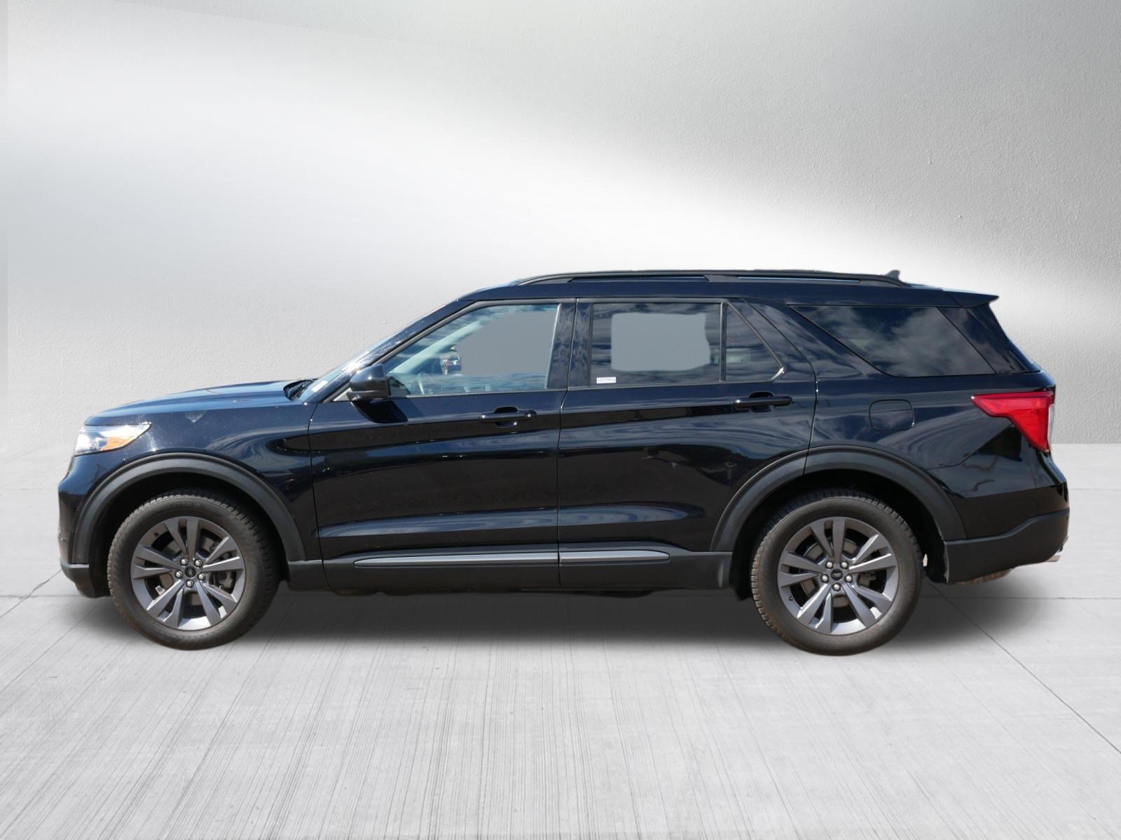 Certified 2023 Ford Explorer XLT w/ XLT Sport Appearance Package AWD/4WD image 4