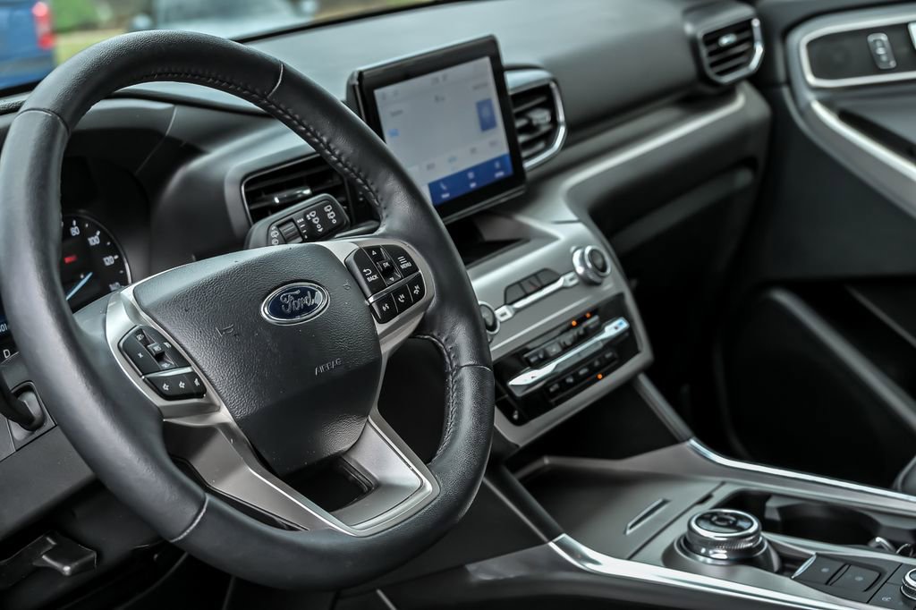 Certified 2024 Ford Explorer XLT w/ Equipment Group 202A AWD/4WD image 18