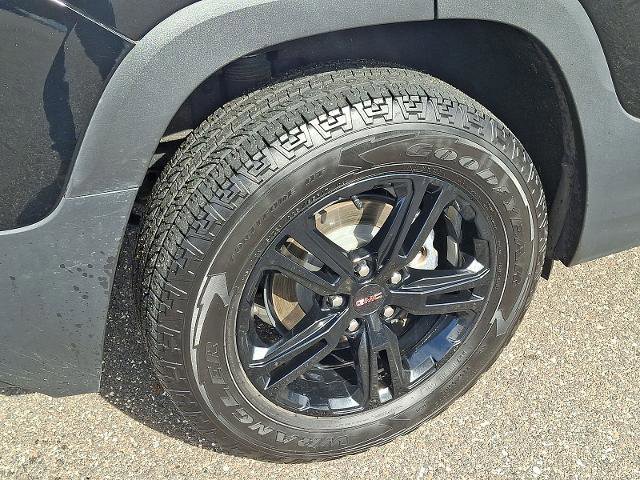 Used 2022 GMC Terrain AT4 image 8