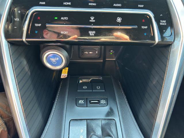 Used 2021 Toyota Venza XLE image 25