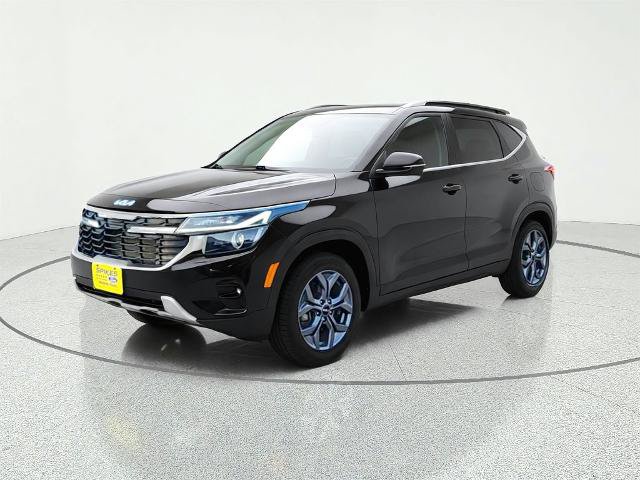 Used 2024 Kia Seltos S AWD/4WD image 3