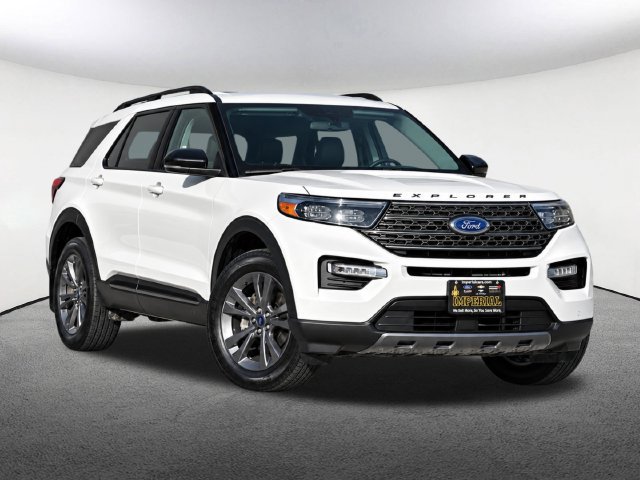 Certified 2023 Ford Explorer XLT w/ Equipment Group 202A AWD/4WD image 2
