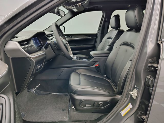 Used 2024 Jeep Grand Cherokee Limited w/ Black Appearance Package AWD/4WD image 23