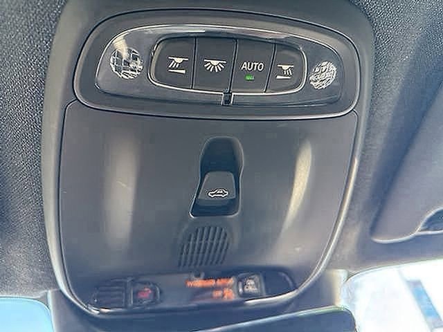 Used 2022 Volvo XC40 T5 R-Design w/ Advanced Package image 34