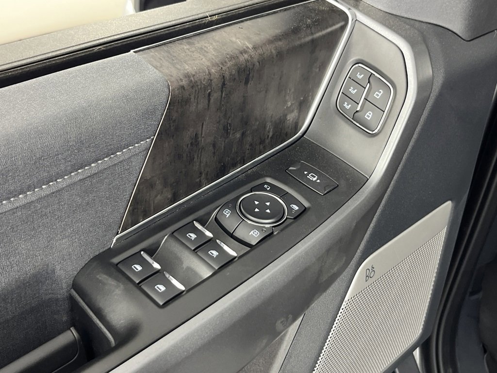 Certified 2025 Ford F350 Lariat image 26