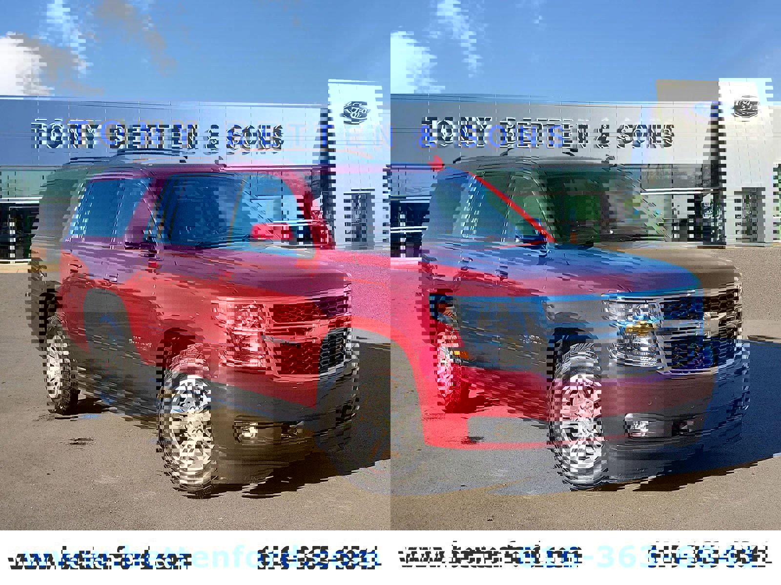 Used 2018 Chevrolet Suburban LT w/ Luxury Package image 4