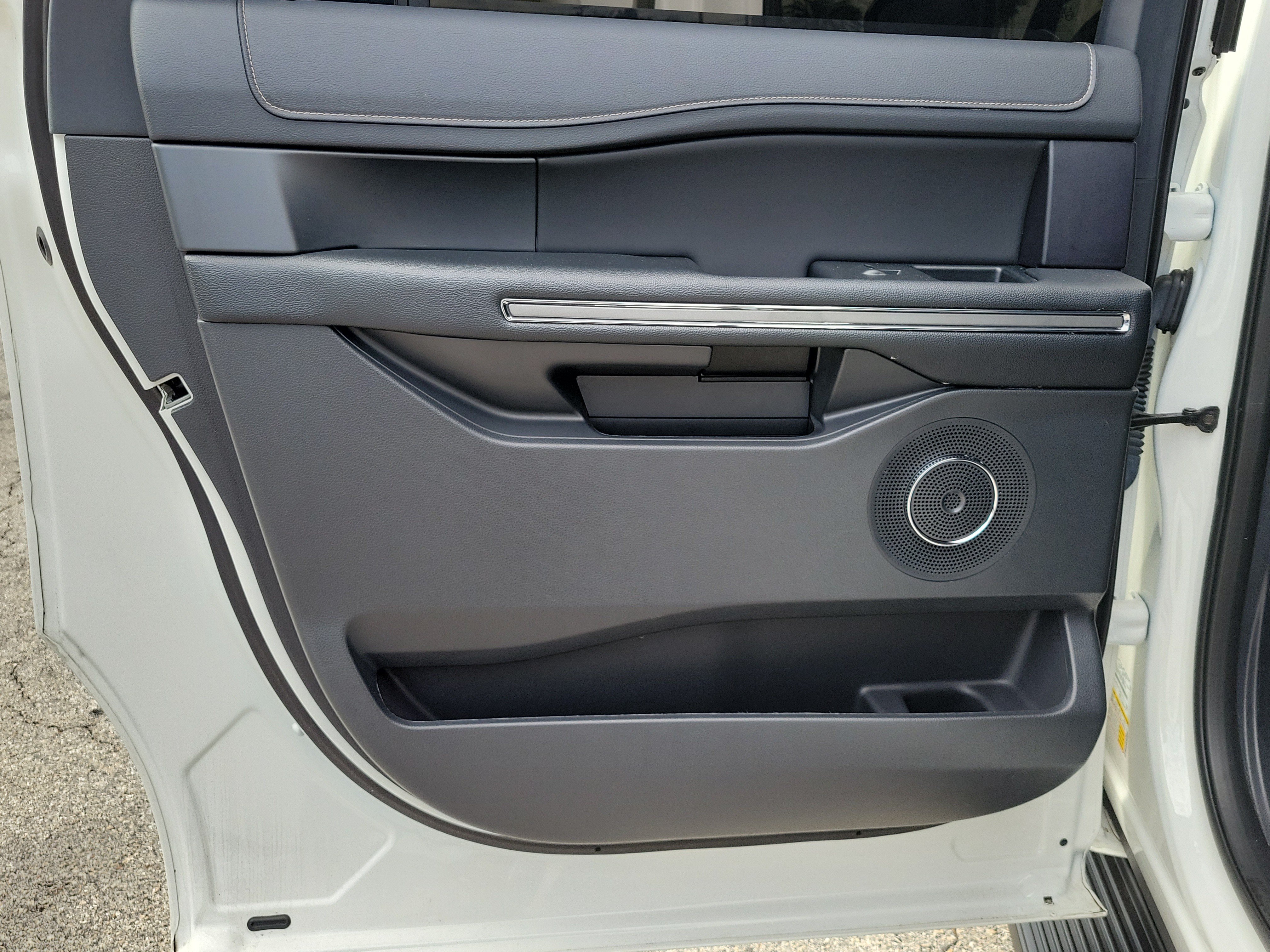 Certified 2024 Ford Expedition Max XLT RWD image 11
