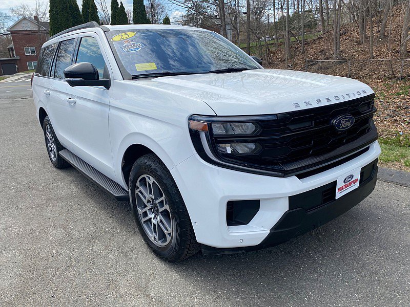 Certified 2025 Ford Expedition Active AWD/4WD image 3