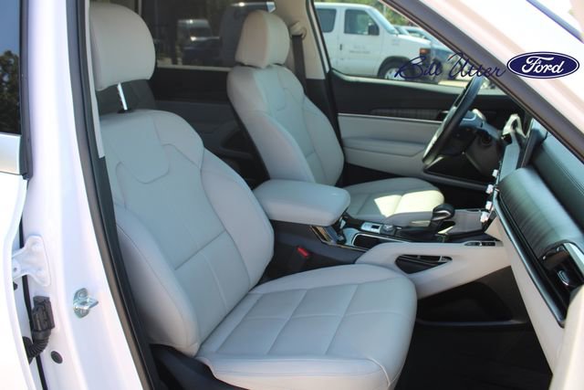 Used 2025 Kia Telluride EX w/ EX Captain's Chair Package FWD image 11