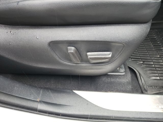 Used 2021 Toyota Highlander XLE AWD/4WD image 42