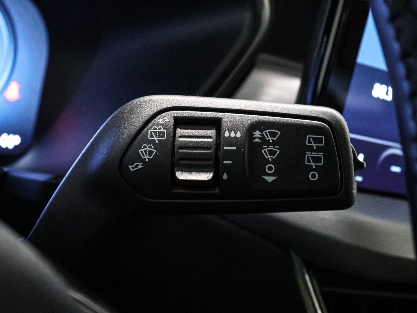 Certified 2025 Ford Escape Platinum AWD/4WD image 36