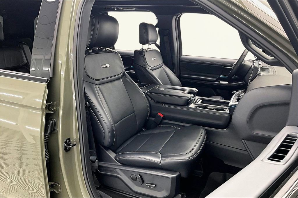 Certified 2025 Ford Expedition Platinum w/ Stealth Performance Package image 7