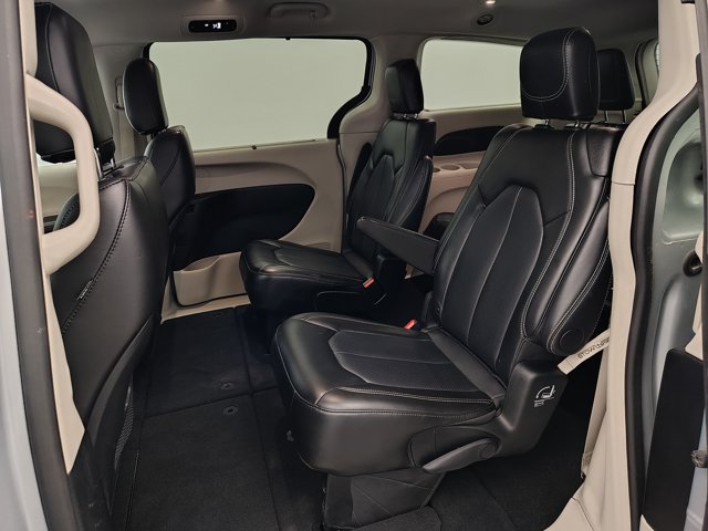 Used 2024 Chrysler Pacifica Touring-L FWD image 22