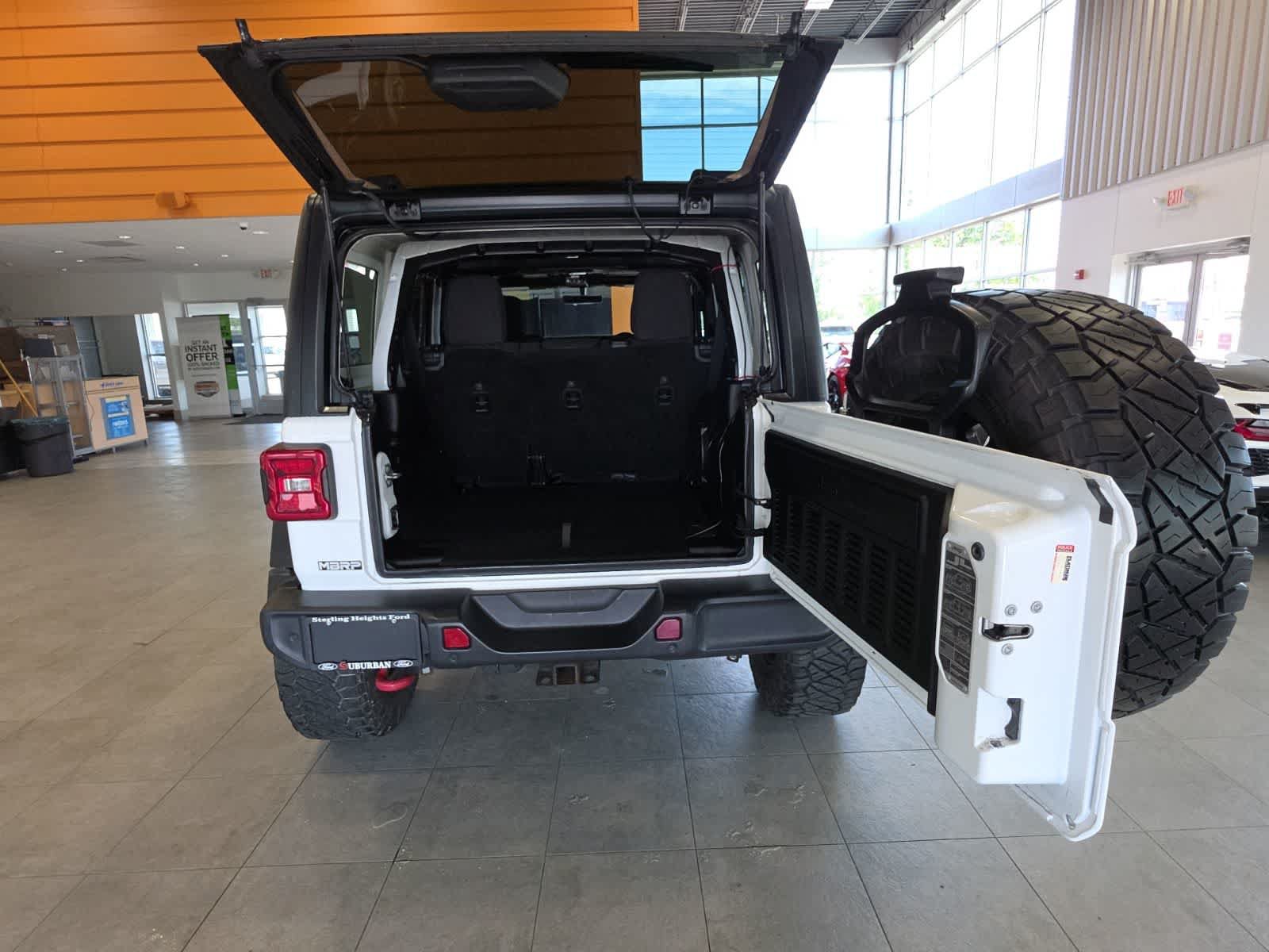 Used 2018 Jeep Wrangler Unlimited Rubicon w/ Dual Top Group AWD/4WD image 34