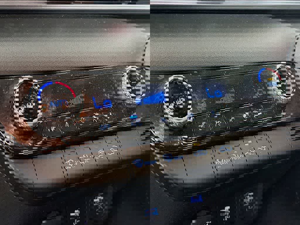 Used 2023 Hyundai Elantra SEL w/ Preferred Accessory Package image 19