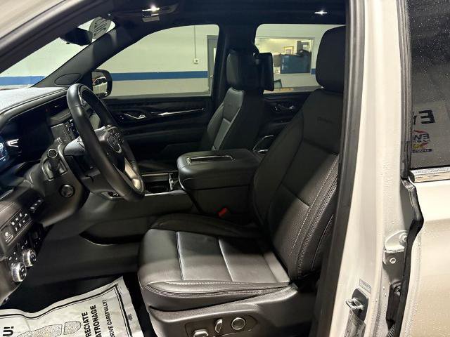 Used 2023 GMC Yukon XL Denali w/ Denali Reserve Package image 11