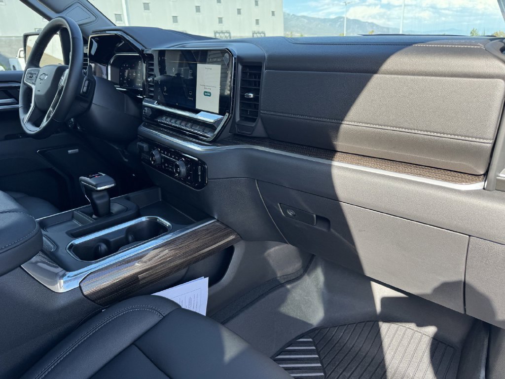 Used 2026 Chevrolet Silverado 1500 LT Trail Boss w/ LT Trail Boss Premium Package AWD/4WD image 9