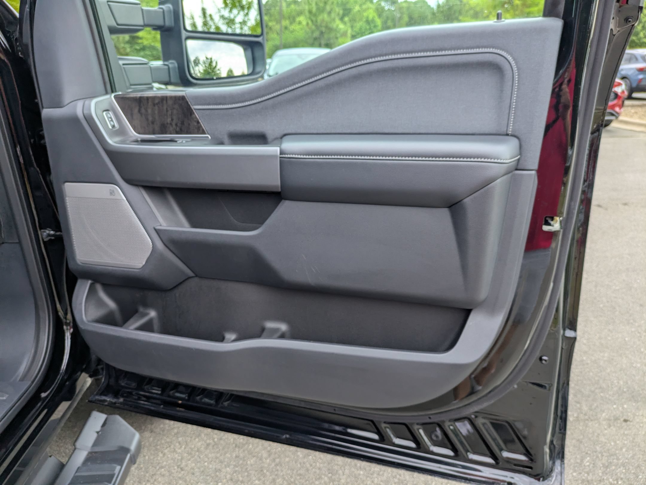 Certified 2025 Ford F350 Lariat w/ Lariat Ultimate Package AWD/4WD image 46