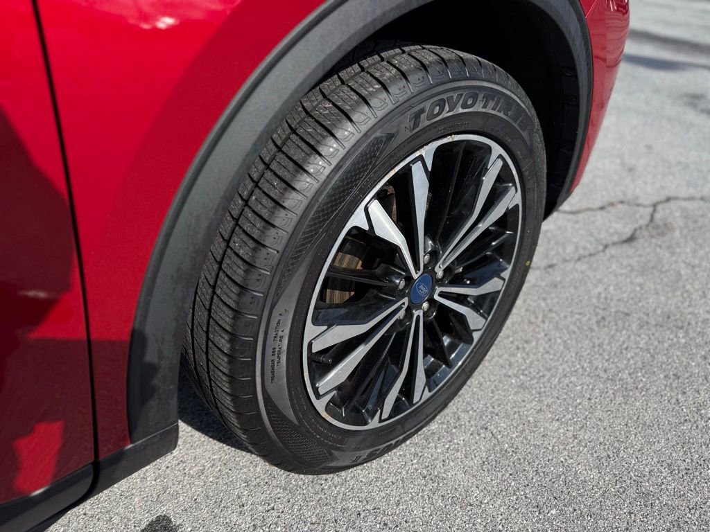 Certified 2022 Ford Escape SE w/ SE Sport Appearance Package image 11