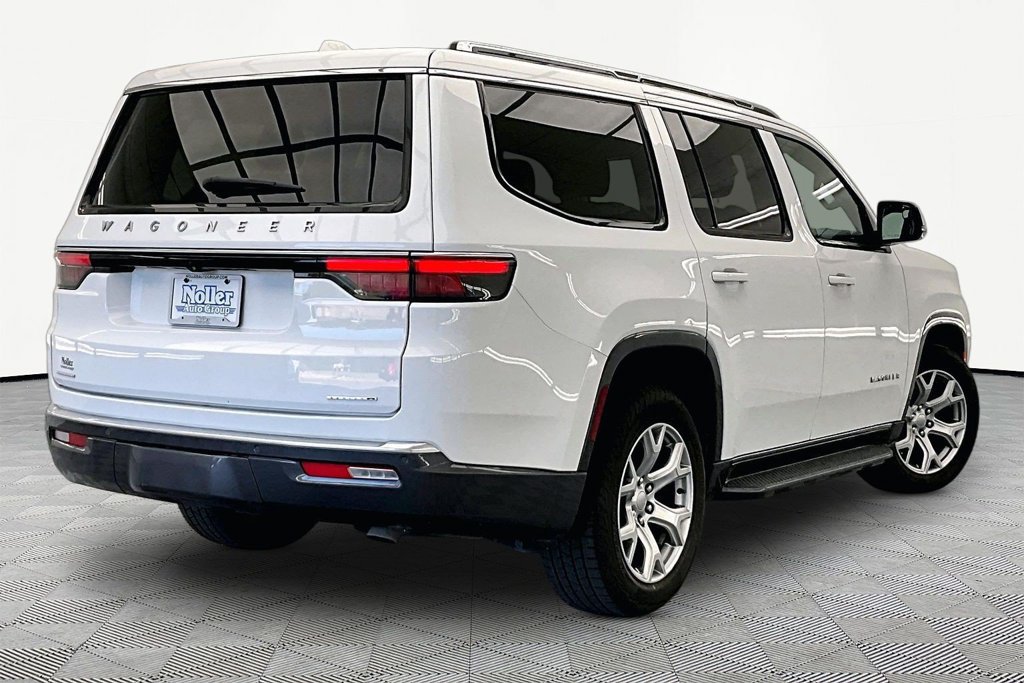 Used 2022 Jeep Wagoneer Series II AWD/4WD image 2