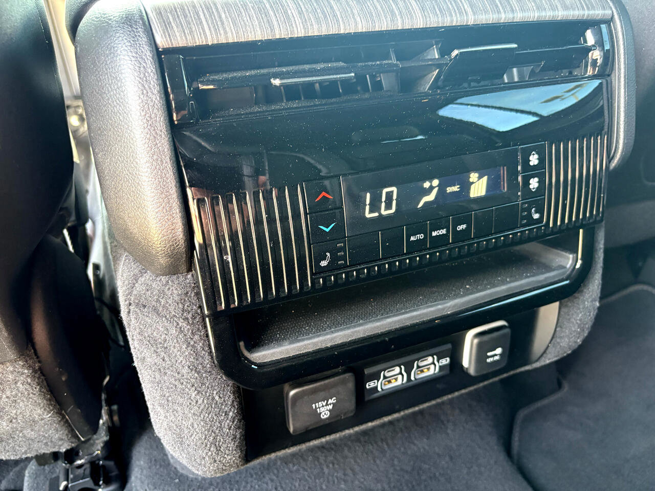 Used 2024 Jeep Wagoneer L Series II w/ Flexible Seating Group image 39