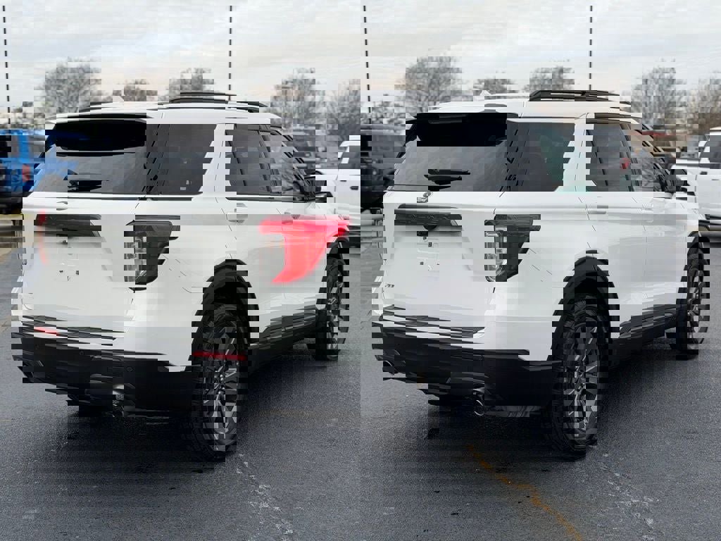 Certified 2023 Ford Explorer XLT w/ Equipment Group 202A image 3